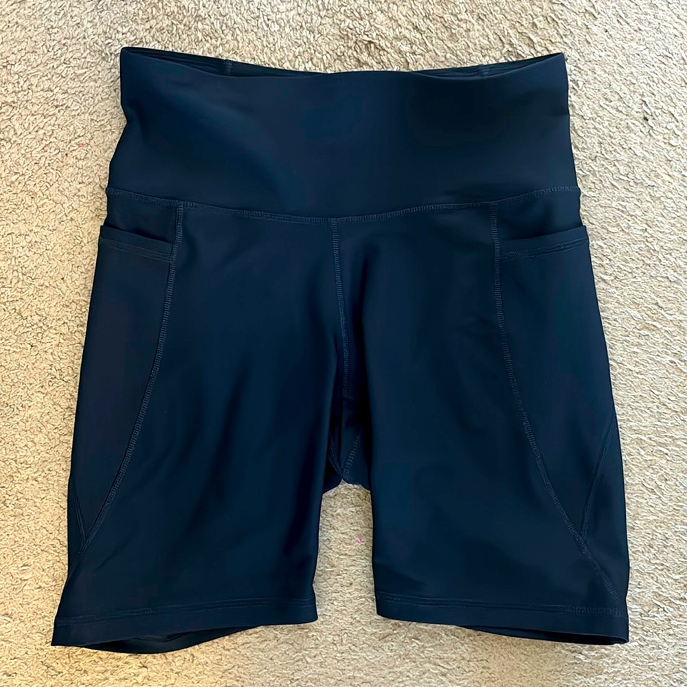 Navy blue 6 inch bike shorts with pockets - size M